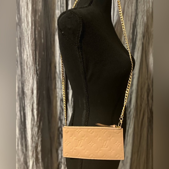 LOUIS VUITTON BLUSH NEW MICRO WALLET ON CHAIN - Picture 13 of 16